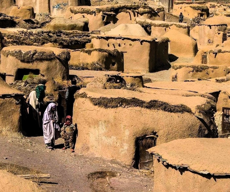 معماری روستای ماخونیک؛ خانه‌هایی کوتاه با درهای ورودی کوتاه!